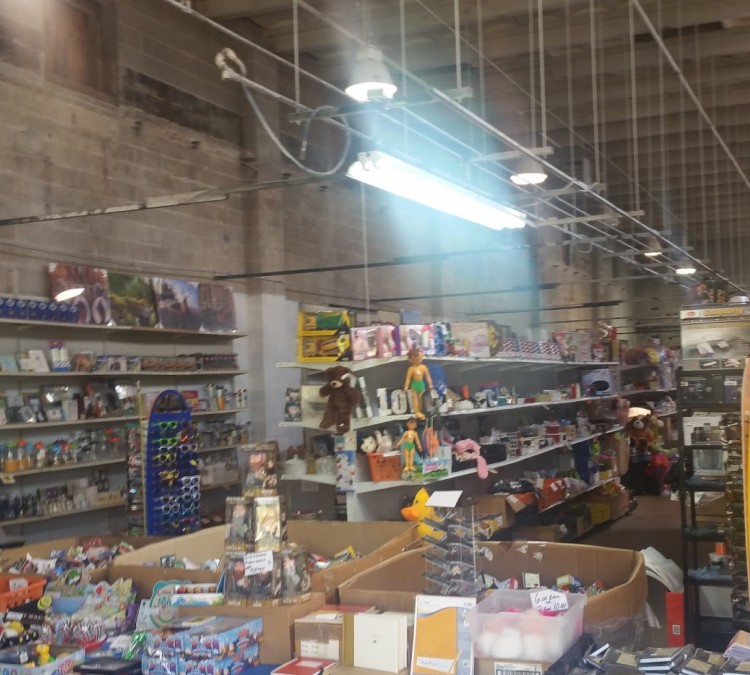 Warehouse Store - Toys, Clothes, Gifts, Home, Sales (Saint&nbspCharles,&nbspIL)